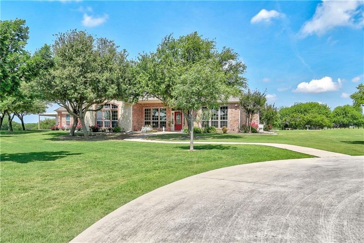 AND LOVINGLY CARED FOR 50 ACRE RANCH Texas Luxury Homes