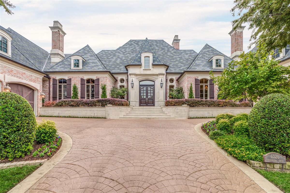 Luxurious One-story Estate 