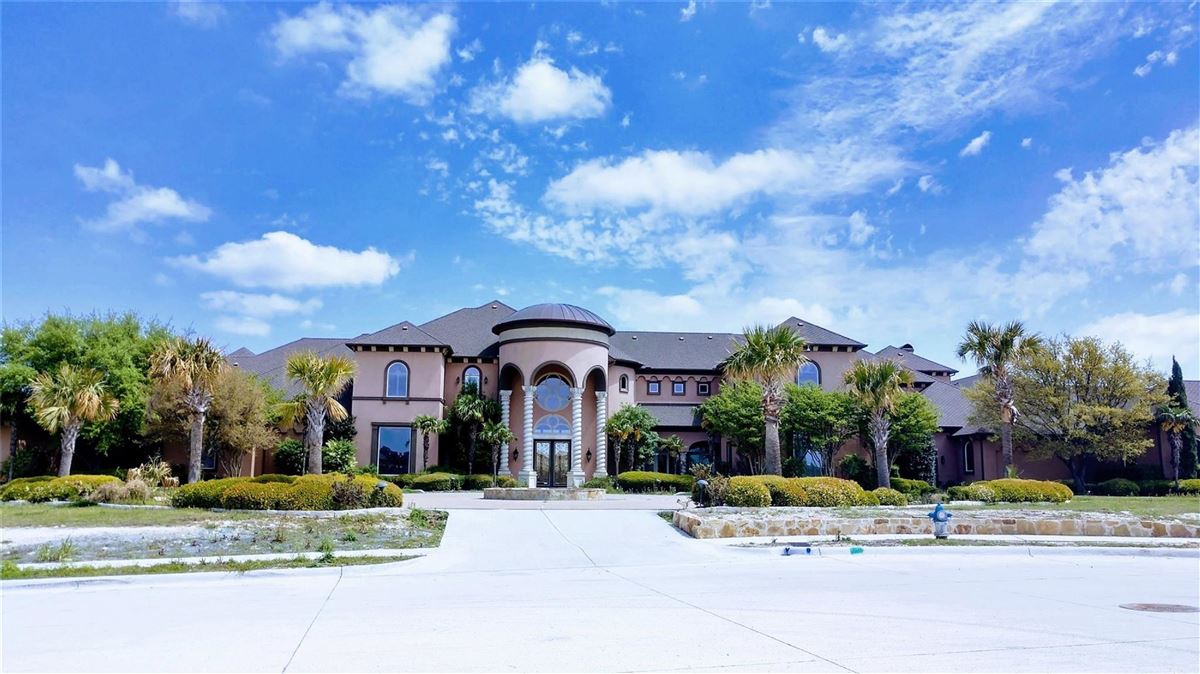 CHATEAU MONTCLAIR ONE OF THE LARGEST HOMES IN TEXAS Texas Luxury