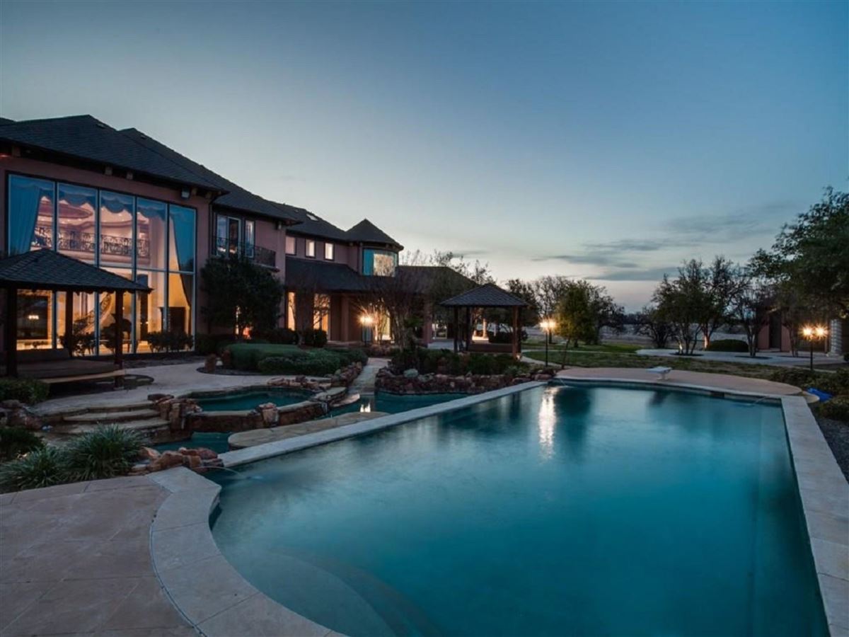 CHATEAU MONTCLAIR ONE OF THE LARGEST HOMES IN TEXAS Texas Luxury