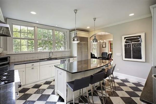 Luxury real estate 信じられない高級レンタル