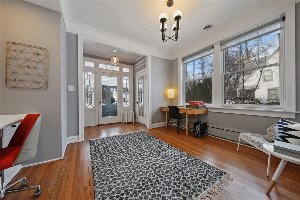 BEAUTIFULLY RENOVATED 1925 BRICK BUNGALOW Illinois Luxury Homes