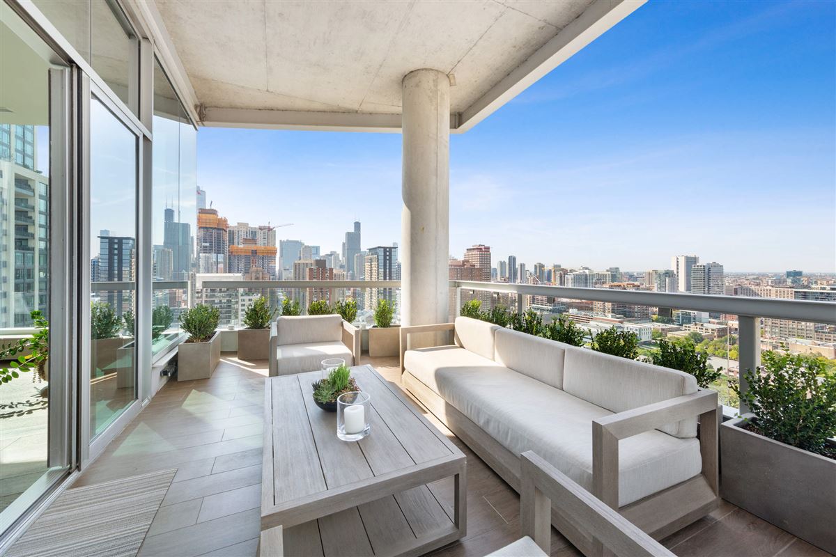 ONEOFAKIND GOLD COAST PENTHOUSE DUPLEX Illinois Luxury Homes