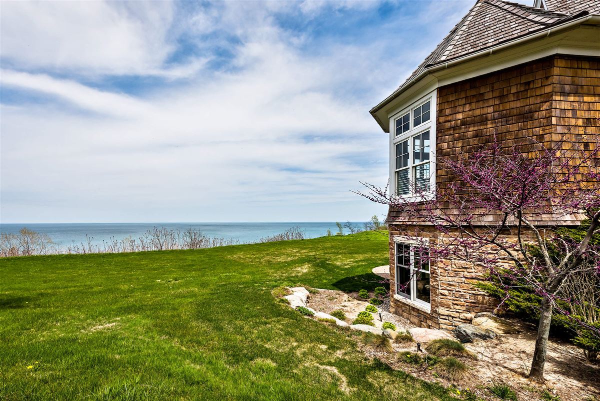 Stunning Lake Michigan Hamptons Style Home 