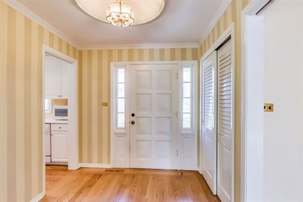 素晴らしい大きな裏庭を含む素晴らしい牧場 luxury homes