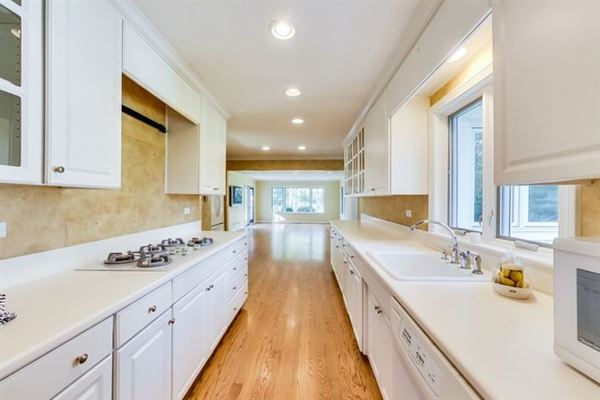 素晴らしい大きな裏庭を含む素晴らしい牧場 luxury real estate