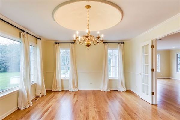 Luxury properties 素晴らしい大きな裏庭を含む素晴らしい牧場