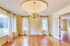 素晴らしい大きな裏庭を含む素晴らしい牧場 luxury real estate