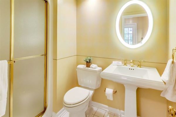 素晴らしい大きな裏庭を含む素晴らしい牧場 mansions