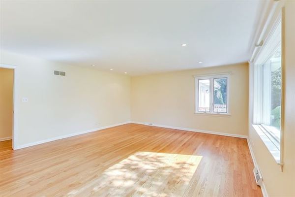 Mansions in 素晴らしい大きな裏庭を含む素晴らしい牧場