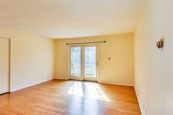 Luxury real estate 素晴らしい大きな裏庭を含む素晴らしい牧場