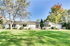 素晴らしい大きな裏庭を含む素晴らしい牧場 luxury real estate