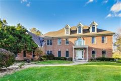 全部是用砖块租来的，占地四英亩 mansions