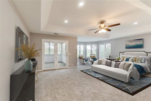 Luxury real estate 全部是用砖块租来的，占地四英亩