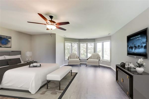 全部是用砖块租来的，占地四英亩 luxury real estate