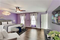 全部是用砖块租来的，占地四英亩 luxury homes