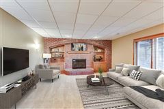 全部是用砖块租来的，占地四英亩 luxury real estate