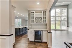 Luxury homes in 全部是用砖块租来的，占地四英亩