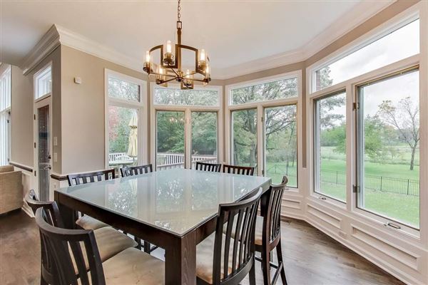 Luxury homes 全部是用砖块租来的，占地四英亩