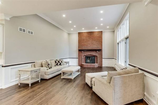 全部是用砖块租来的，占地四英亩 luxury homes