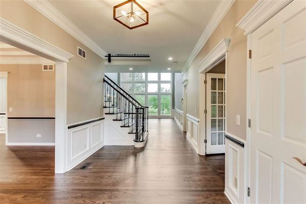 Luxury properties 全部是用砖块租来的，占地四英亩