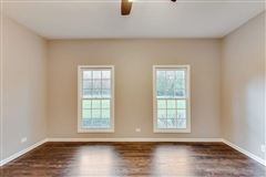 全部是用砖块租来的，占地四英亩 luxury real estate