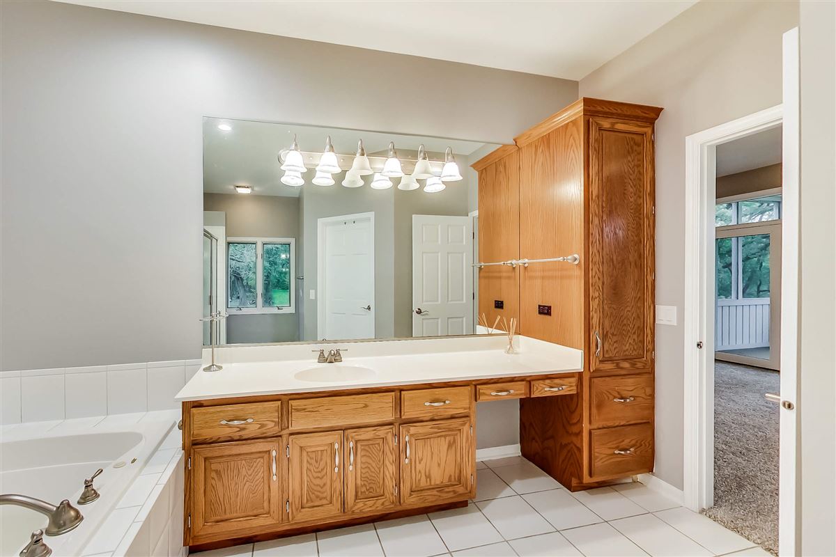 Mansions in 4エーカーのレンガの家