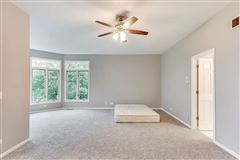 Luxury homes in 全部是用砖块租来的，占地四英亩