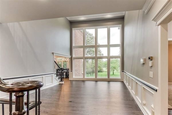 全部是用砖块租来的，占地四英亩 luxury properties