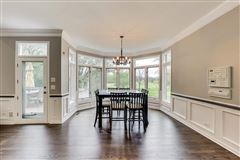 全部是用砖块租来的，占地四英亩 luxury real estate