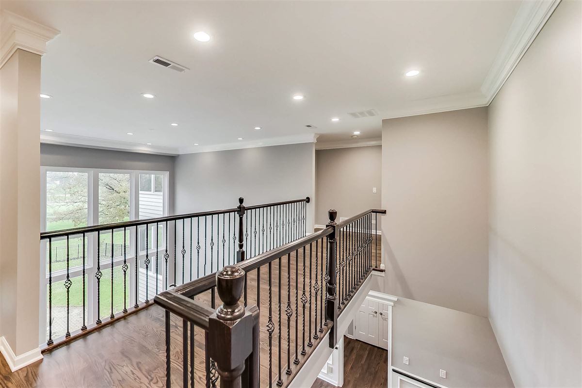 4エーカーのレンガの家 luxury real estate