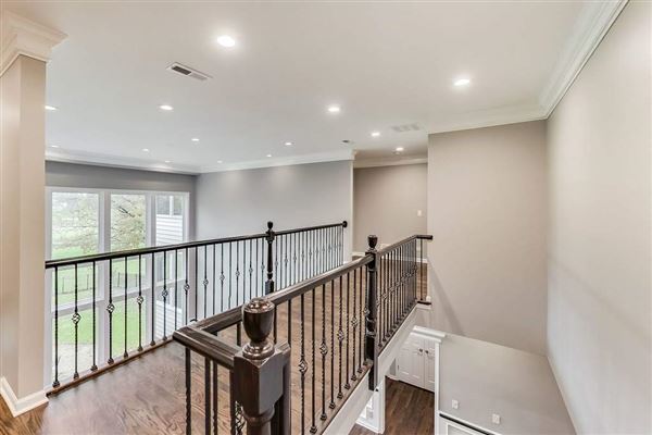 全部是用砖块租来的，占地四英亩 luxury properties