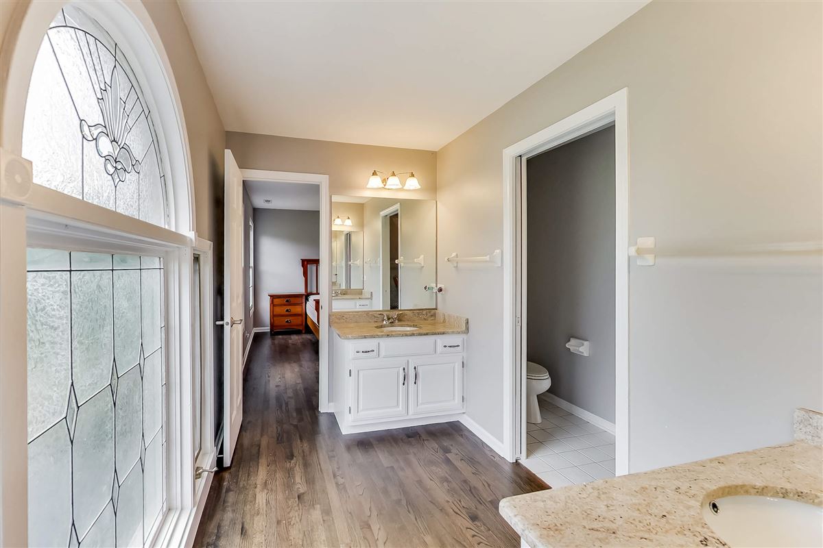 Luxury homes in 4エーカーのレンガの家