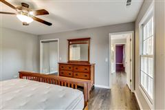 全部是用砖块租来的，占地四英亩 luxury properties