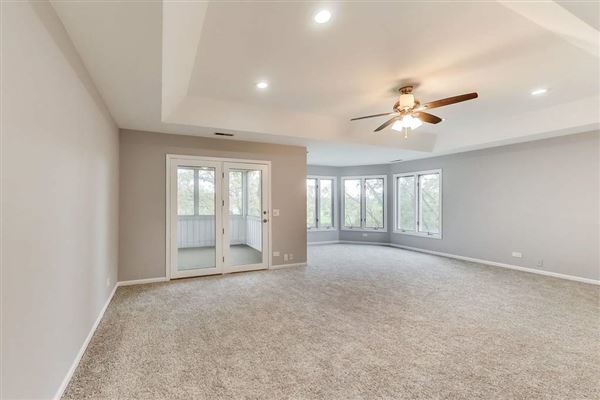 全部是用砖块租来的，占地四英亩 luxury homes