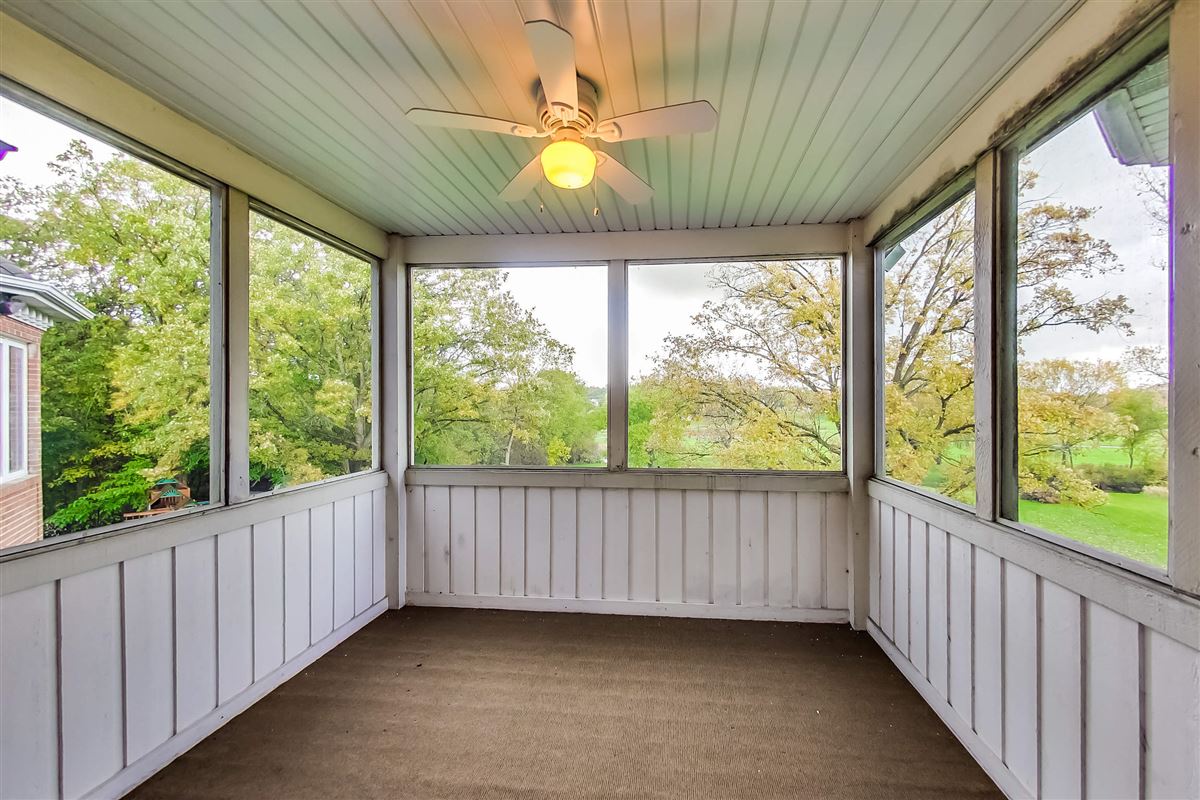 Luxury real estate 4エーカーのレンガの家