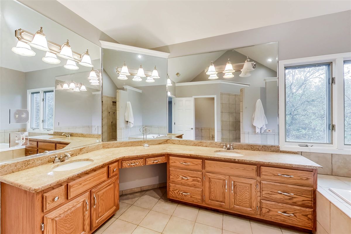 Mansions 4エーカーのレンガの家