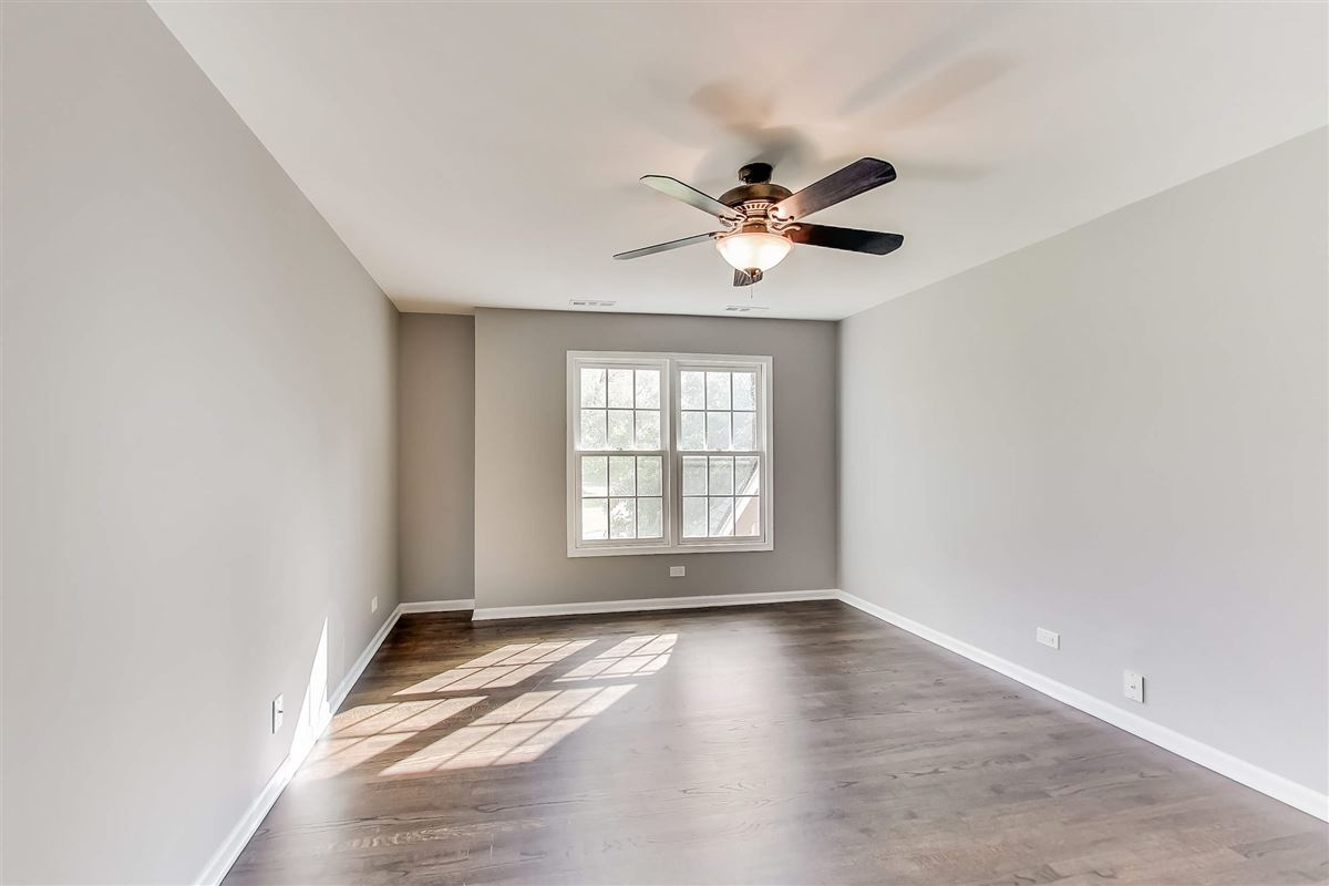 4エーカーのレンガの家 mansions