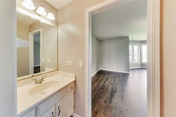 Luxury homes 全部是用砖块租来的，占地四英亩