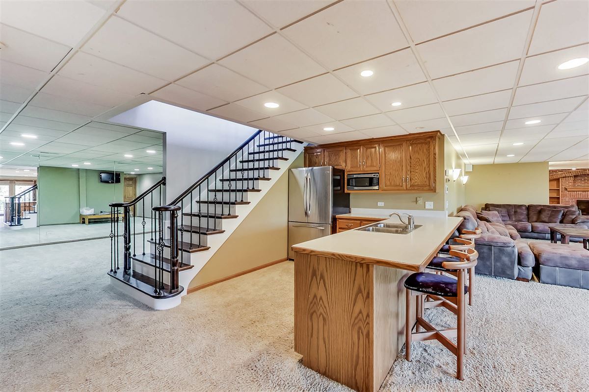 4エーカーのレンガの家 luxury homes