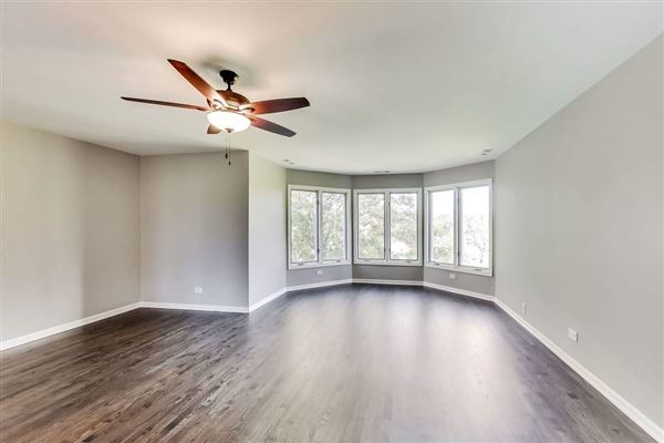 全部是用砖块租来的，占地四英亩 luxury homes