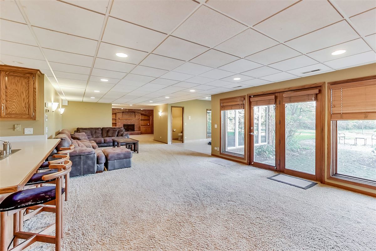 4エーカーのレンガの家 luxury real estate