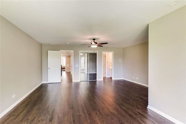 全部是用砖块租来的，占地四英亩 luxury real estate