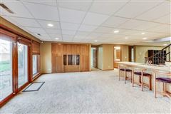 全部是用砖块租来的，占地四英亩 luxury real estate