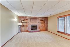 Luxury homes in 全部是用砖块租来的，占地四英亩