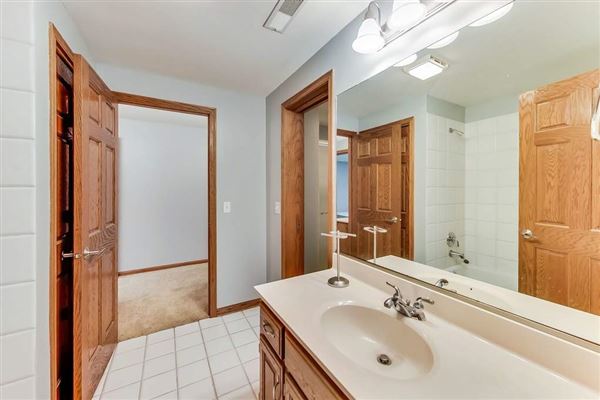 Luxury homes in 全部是用砖块租来的，占地四英亩