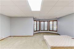 Luxury homes in 全部是用砖块租来的，占地四英亩