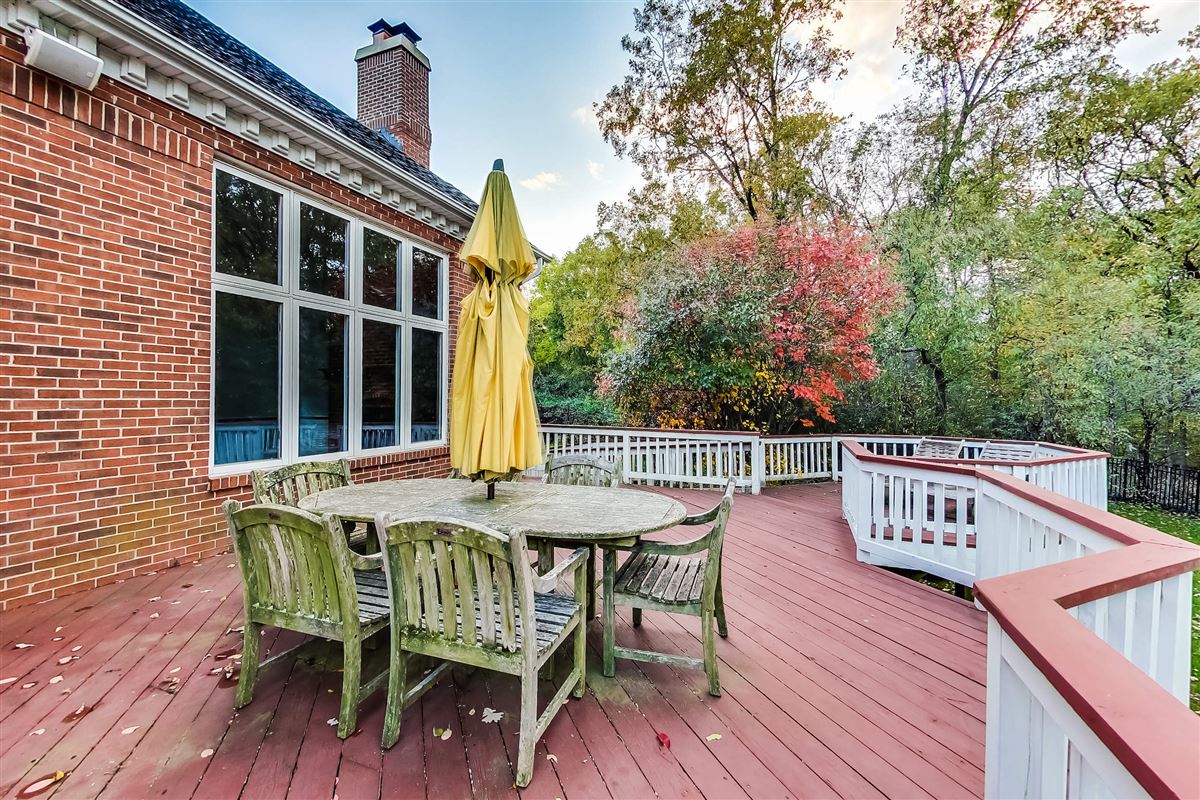 4エーカーのレンガの家 luxury homes