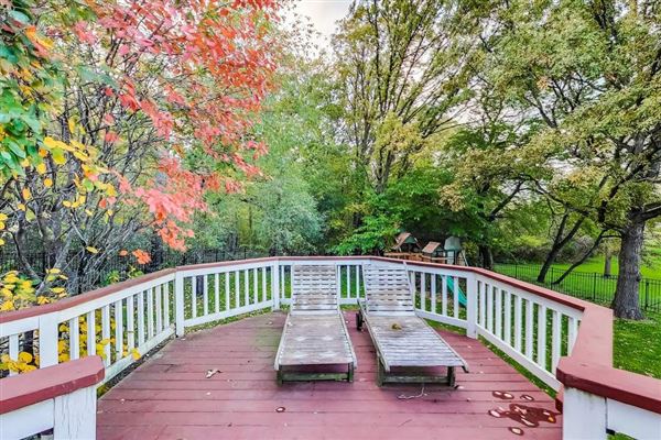 全部是用砖块租来的，占地四英亩 luxury homes