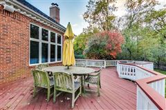 全部是用砖块租来的，占地四英亩 luxury homes